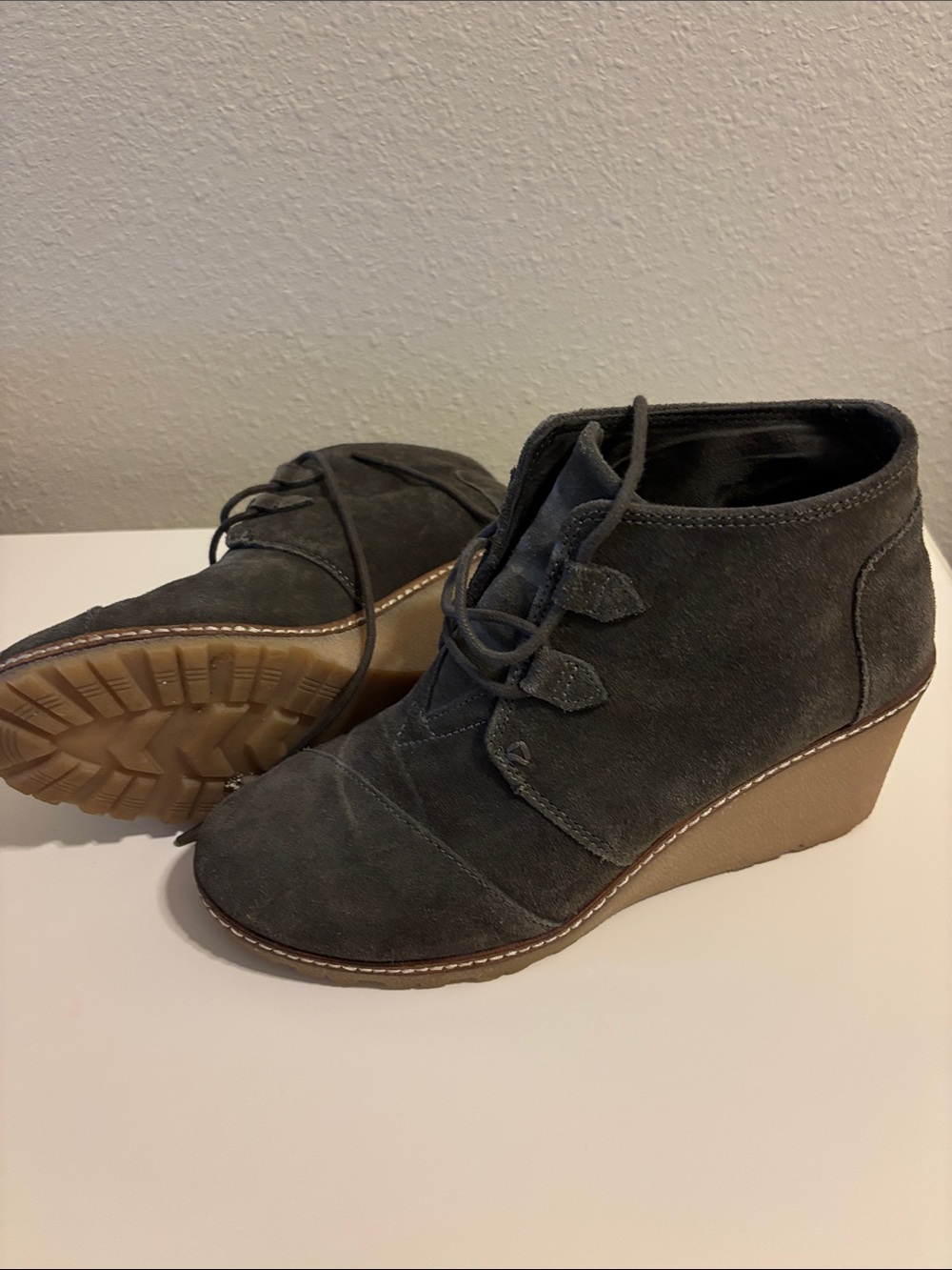 Tom’s Lace-up Wedge Boots